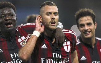 AC Milan vượt qua Parma sau màn rượt đuổi điên cuồng